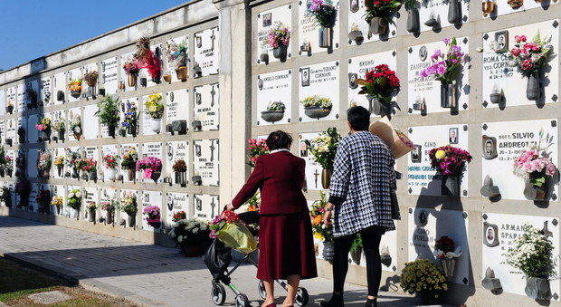 La sepoltura di un defunto in cimitero a Rovigo potrà arrivare a costare quasi mille euro in più