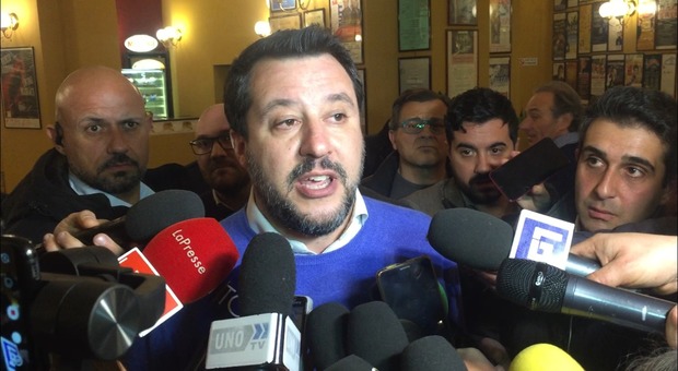 Via Toledo blindata per il comizio, Salvini: «Inciviltà di chi si sente padrone di Napoli»