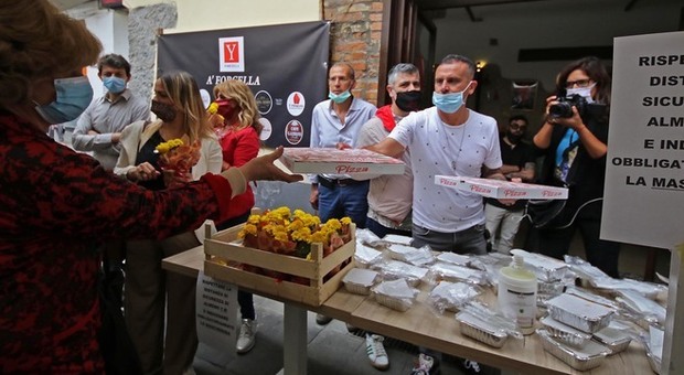 200 pagnotte al giorno per i bisognosi: iniziativa solidale della pizzeria Di Matteo