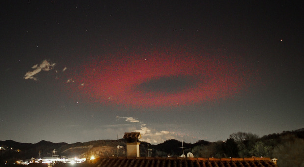 Anello di luce rossa sul cielo dell'Italia, la foto fa il giro del mondo: cosa sono gli Elves