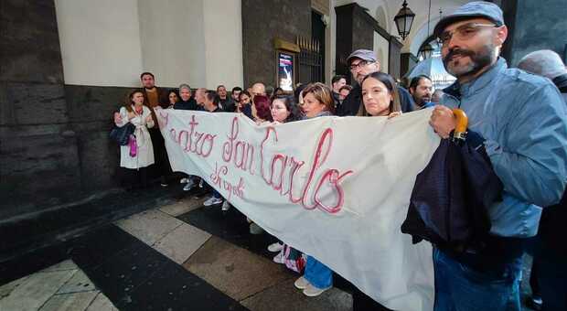 Lo sciopero dei lavoratori del teatro San Carlo