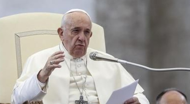 Papa Francesco e le parole sul sesso: «E' una cosa bella donata da Dio»