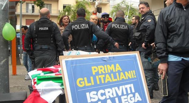 «No alla manifestazione Cobas a Pomigliano», striscioni contro il sindaco e Salvini