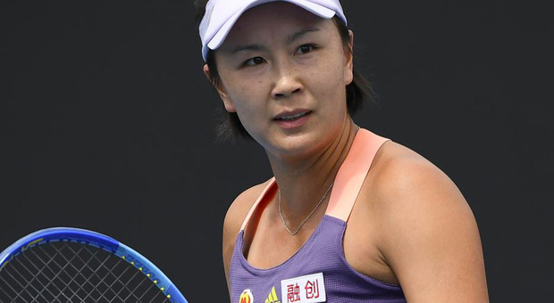 In Cina sospesi i tornei di tennis femminili: «Ansia per Peng Shuai, è scomparsa dopo le accuse di violenza sessuale»