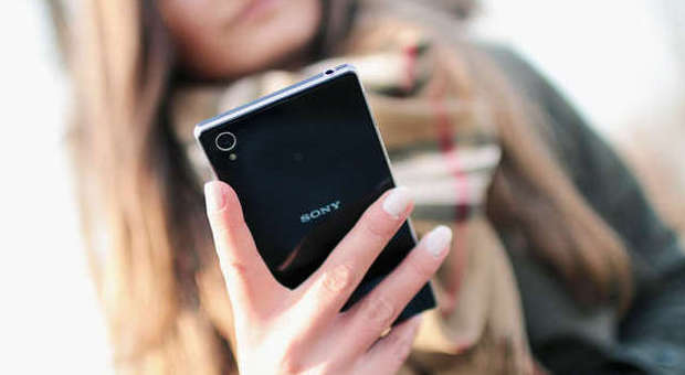 Napoli, tre 17enni picchiano una ragazzina per rubarle lo smartphone