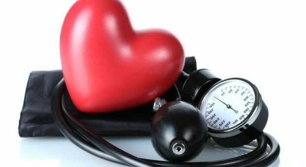 Ipertensione, mai dopo un caffè o una litigata: ecco come e quando misurarsi la pressione