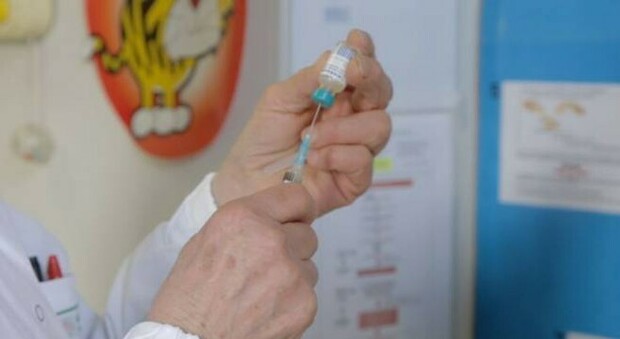 No Vax, l'Ordine sospende 12 medici, altri 14 si vaccinano in extremis in Veneto