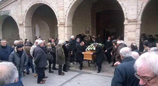 Il funerale di "Lollo", Loredano Apolloni, a Montegranaro