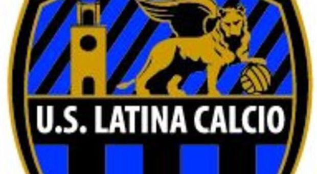 Il Latina calcio ha un nuovo stemma: addio l'ovale, arriva lo scudo. Confronta le differenze