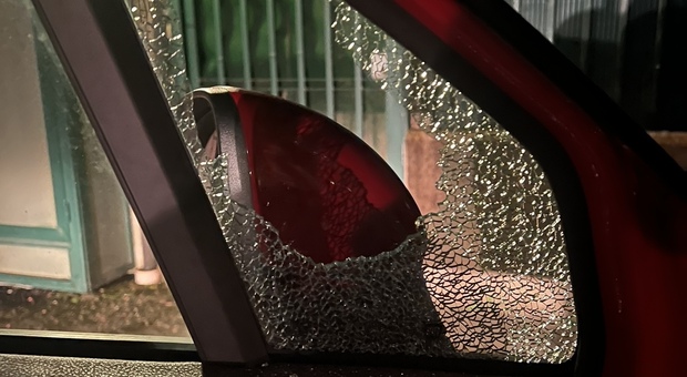 Roma, continuano i colpi della "banda spacca vetri": questa volta al parcheggio di Laurentina