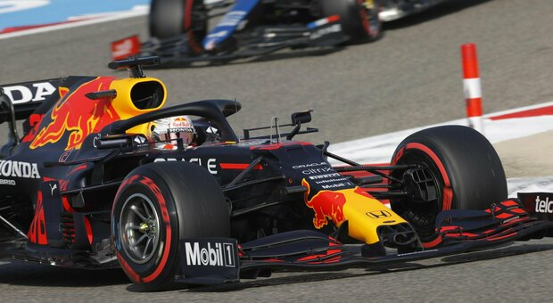 Gp del Bahrain, Verstappen in pole davanti alle Mercedes e a Leclerc