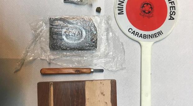 Il corriere della droga è donna: arrestate due 28enni a Ischia