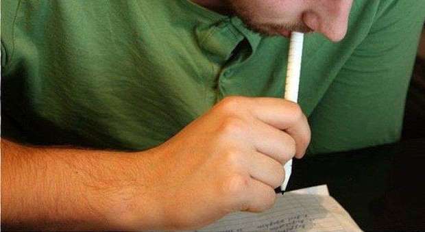 «Non respiro»: tappo della penna in gola: studente rischia di soffocare