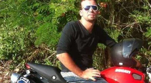 Fuori strada in moto all'alba: Dario muore a 33 anni in Thailandia