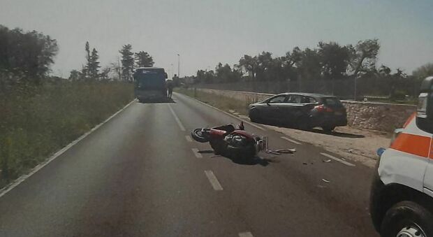 Incidente fatale lungo la provinciale: muore un motociclista 51enne