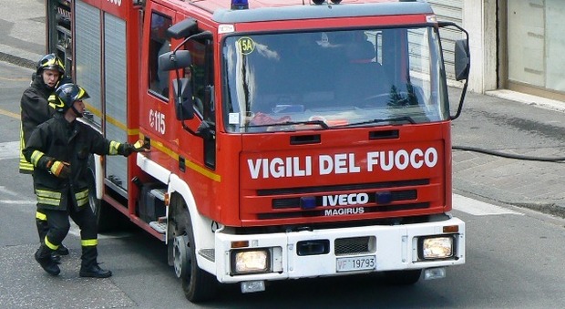 Roma, autobus prende fuoco vicino al Sant'Andrea: è il sesto caso da inizio anno