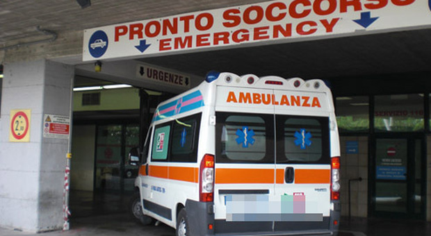 Tragedia a Torino, donna fa manovra con la macchina e uccide la sua amica