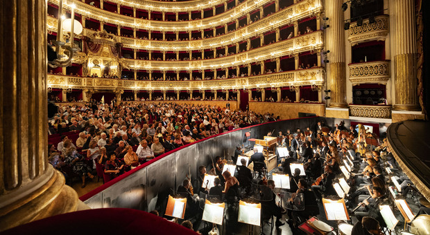 Teatro San Carlo, la partita dei due sovrintendenti resta aperta