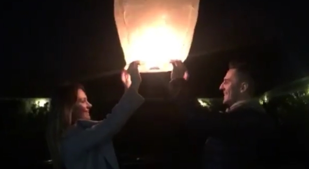 Milik e Jessica, lanterna volante e tanti sogni sul lungomare di Napoli