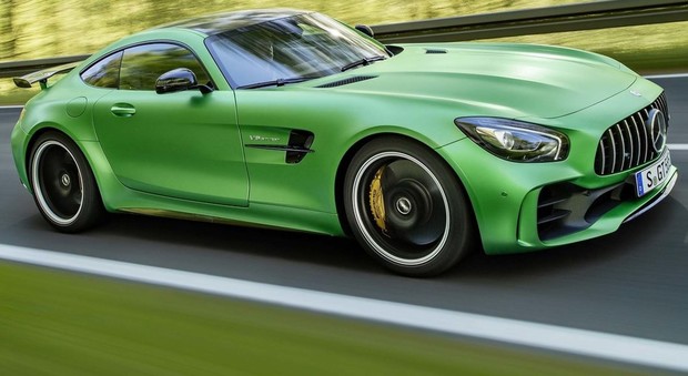 Mercedes svela la AMG GT R, carattere da vendere e stile racing
