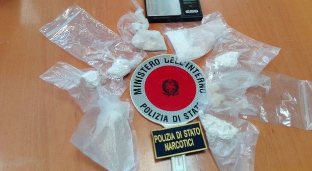 Benevento, droga tra le lenzuola: donna arrestata