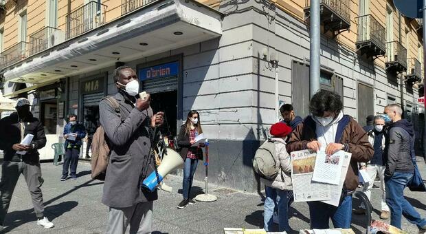 Napoli zona rossa, la protesta dei mercatali di via Bologna: «Ridateci lavoro e dignità»