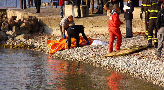 Brenzone. Ritrovato senza vita il corpo di un 39enne altoatesino nel lago di Garda: si era immerso tre giorni fa senza mai risalire (foto d'archivio)