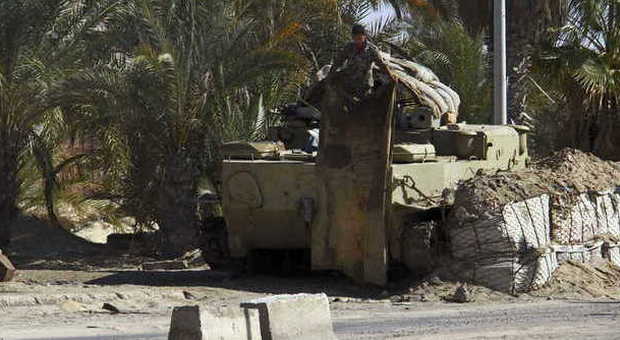 Egitto, strage di terroristi sul Sinai: l'esercito uccide 25 jihadisti, 20 feriti