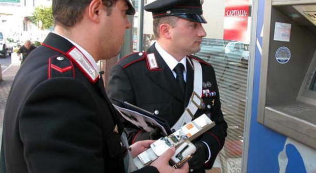 Clonavano codici e card dei clienti di un bancomat a corso Vittorio arrestati due bulgari