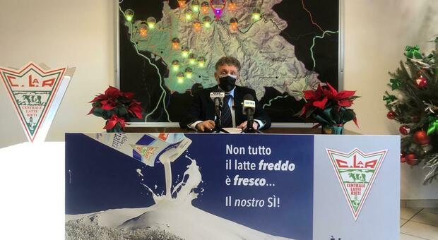 Un momento della conferenza stampa di Marco Lorenzoni