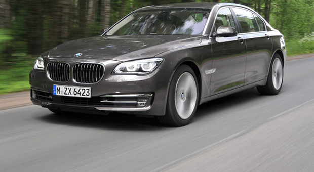 Eleganza e dinamismo, con una grande attenzione a consumi ed emissioni: ecco i punti forti della Serie 7 BMW