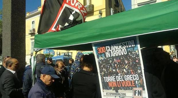 No agli immigrati a Torre del Greco In piazza Casapound e antifascisti