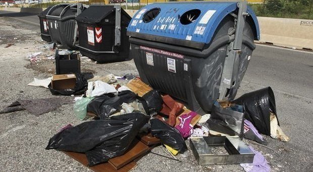 Roma, truffa rifiuti, c'è il primo indagato: stop dei fondi alle ditte coinvolte