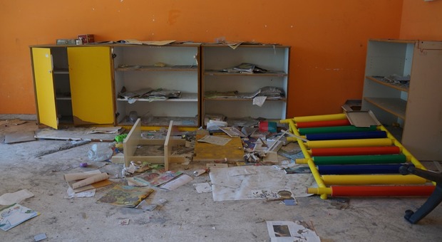 Napoli, la scuola abbandonata diventa il regno dei vandali
