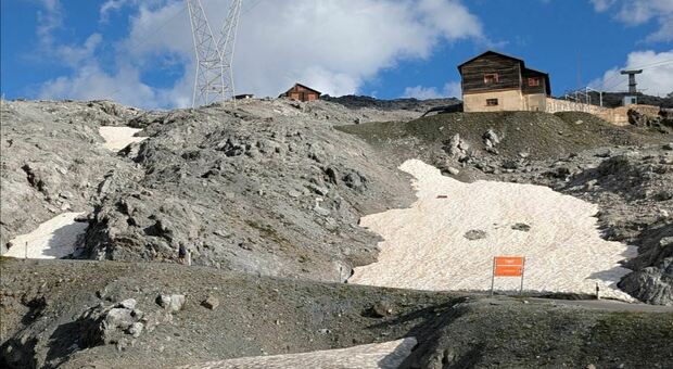 Cervino, due alpinisti morti: precipitati per oltre 1000 metri, erano partiti da un rifugio in Svizzera