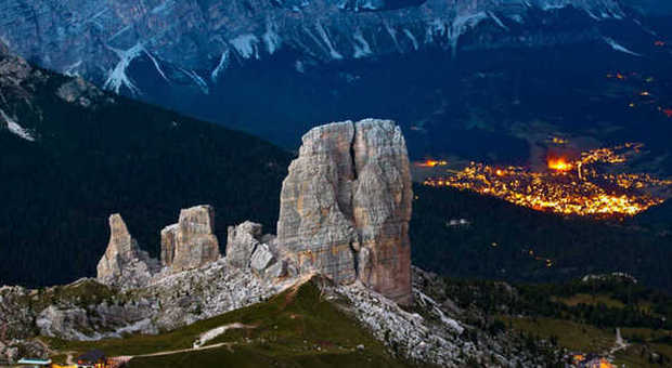 Le Cinque Torri dominano la conca di Cortina d'Ampezzo