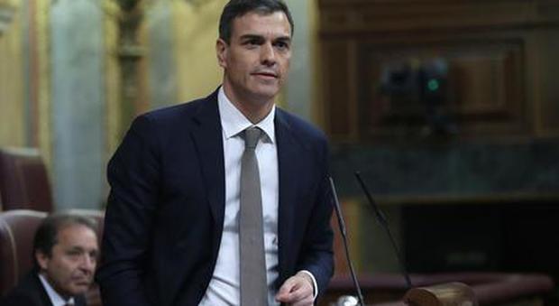 Spagna, Rajoy sfiduciato, Sanchez il nuovo premier: «Si apre una pagina nuova»