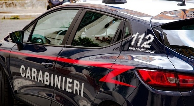 Va a rubare in un centro sportivo, ma in campo ci sono i carabinieri: arrestato