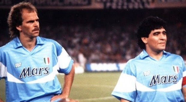Napoli, la maglia scudettata tra le più belle nella storia del calcio