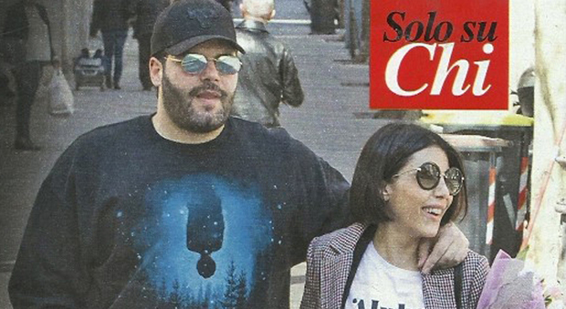 Salvatore Esposito con la fidanzata Paola Rossi (Chi)