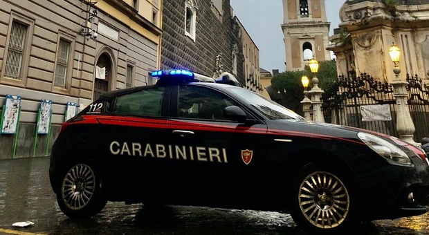 Controlli anti-Covid a Napoli: multe e denunce, sequestrati orologi di lusso e una pistola