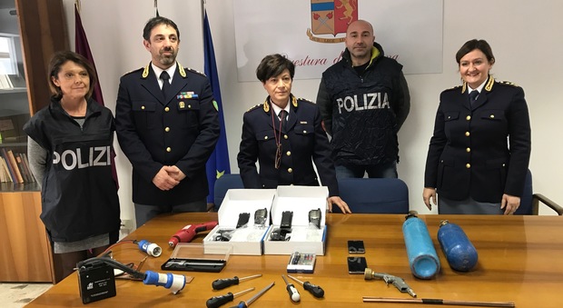 Ancona, sbarcano con il kit per colpi esplosivi ai bancomat: fermati 3 bulgari