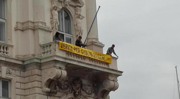 Trieste, rimosso lo striscione "Verità per Giulio Regeni" dal palazzo della Regione Fvg