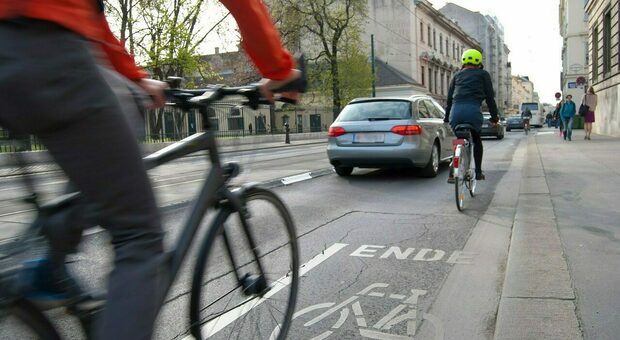 Bicicletta elettrica (modificata) va troppo forte: «Classificabile come ciclomotore», scattano sequestro e multa di 6.128 euro