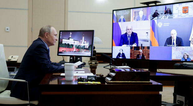 Russia, Blinken apre: «Se Putin vuole, pronti a negoziare». Nodo Zelensky: Kiev dal 20 maggio avrà un «presidente ad interim»