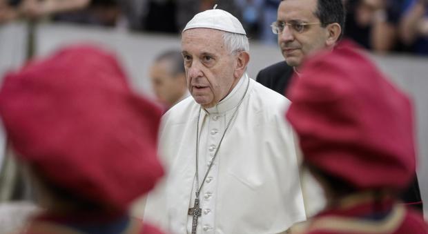 Papa Francesco chiede perdono per la pedofilia: "Un mostro che va contro tutta la Chiesa"