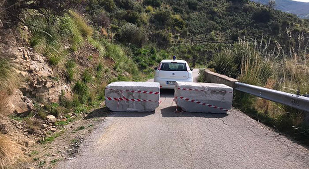 Strada chiusa da oltre 10 anni tra Montecorice e Perdifumo