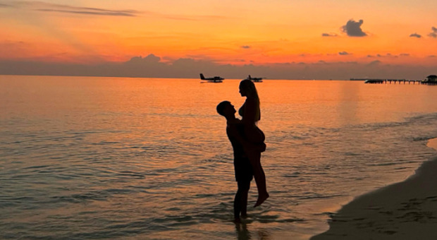 Chanel Totti, tramonto da sogno a 16 anni alle Maldive con Cristian Babalus: «La mia persona preferita»