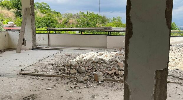 Somma, demolito attico abusivo in piena area del Parco del Vesuvio