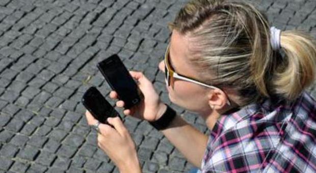Mobile addicts, aumenta la dipendenza dagli smartphone: ecco cosa comporta